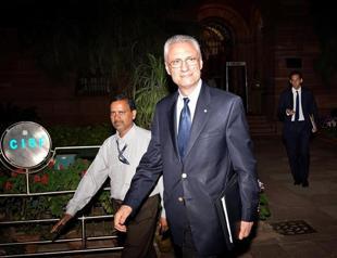 Indian court lifts ban on Italian envoy leaving country