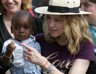 Madonna in Malawi to inspect schools project