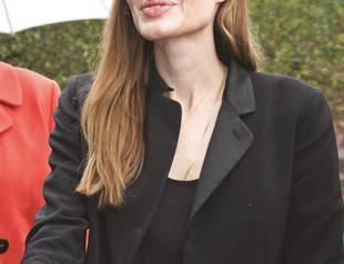 Angelina Jolie to sell jewelry line to fund schools