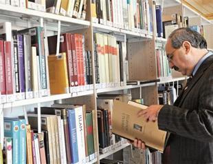 Painter Malik Aksel’s books form a new library in Bursa