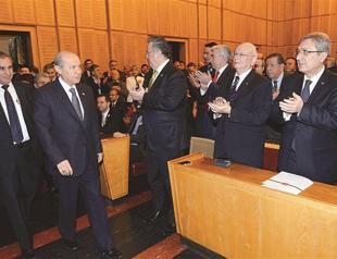 Gov’t, opposition cross swords over peace bid