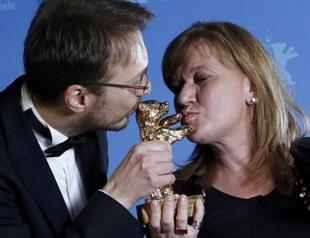 Romanian director receives top prize at Berlin Film Fest