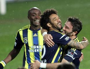 Fenerbahçe dishes out drubbing to sworn rival Trabzonspor
