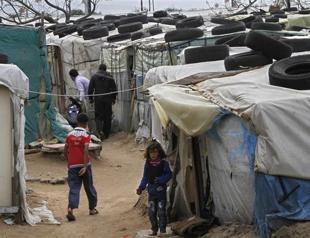 Bomb attack on Syrian refugee centre in Lebanon wounds 3