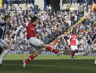 Arsenals fighting spirit gives Wenger hope