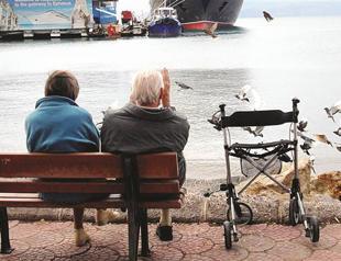 New pension system raises applications, report says