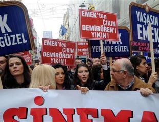 Artists, activists return to Emek Theater one week after heavy police intervention