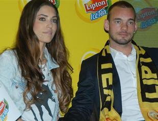 Wesley, Yolanthe Sneijder enjoying Turkish life