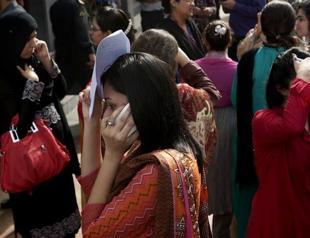 US offers aid as Iran quake kills 40 in Pakistan