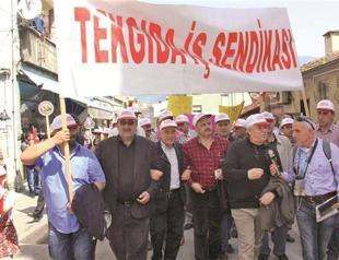 10,000 tea workers walkoff in Black Sea