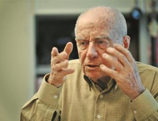 Leading boss happy with no army reaction