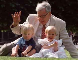 Nobel laureate, test tube baby pioneer Robert Edwards dies
