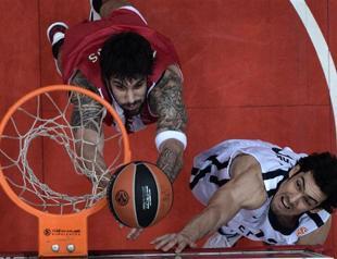 Anadolu Efes loses nail-biter to Olympiakos in Euroleague playoffs
