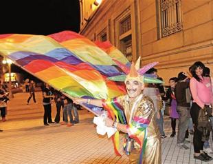 Uruguay lawmakers legalize gay marriage