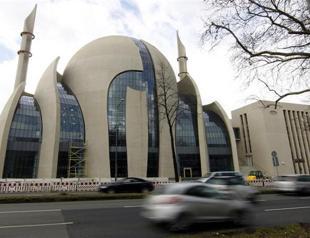 People of Turkish descent integrated in Europe, survey shows