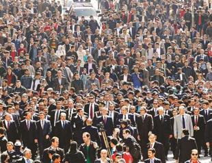 Huge crowd greets Turkish President Gül in eastern province of Muş