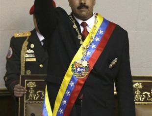 Venezuelas Maduro sworn in as president, calls for dialogue