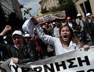 One in three Greeks yearns for junta years, poll shows