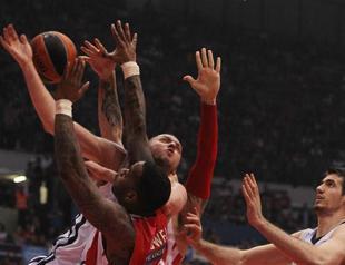 Anadolu Efes crushed by Olympiacos despite promising start