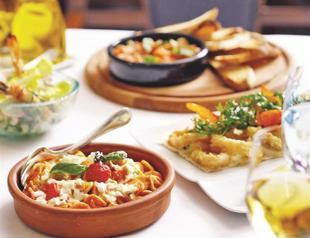 Aqua offers “Sunday Funday Dinner”