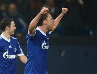 Schalke beat archrivals Dortmund 2-1 sending a warning signal to Galatasaray