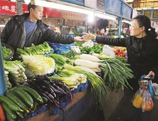 Moody’s lowers China outlook