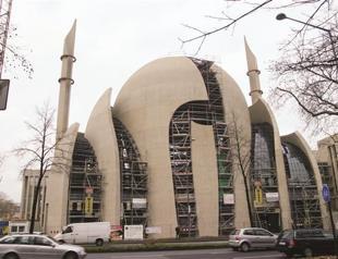 Racist graffiti targets new mosque site near Paris