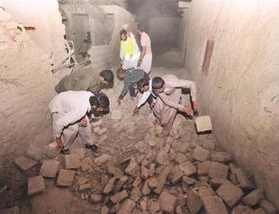 Iran keeps mum on quake as Turkish agency awaits