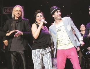 Nilüfer and Turkish rock singers play against domestic violence
