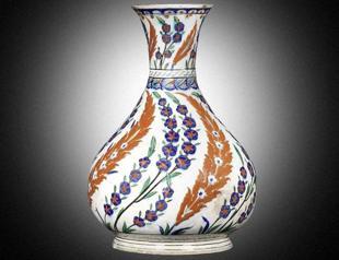 Rare İznik tile bottles fetch record price at London auction house