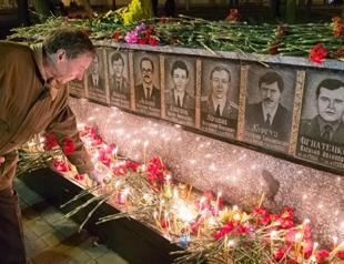 Ukraine marks Chernobyl amid efforts to secure reactor