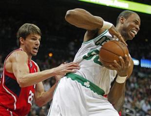 In landmark for US sports, Collins says hes gay