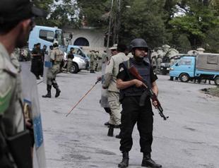 Pakistan court remands Musharraf in Bhutto murder