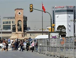 Metrobus service partially resumed despite high security clampdown in Istanbul for May Day