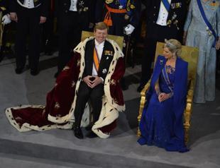 Willem-Alexander sworn in as Dutch king