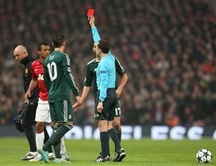 Ronaldo breaks Uniteds heart after Cüneyt Çakırs controversial red card to Nani