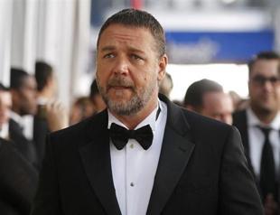 Russell Crowe panned over UFO video claim