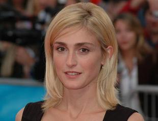 French actress sues over Hollande affair rumours