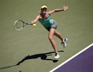 Williams, Sharapova to clash in Miami final