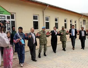Commanders, BDP deputies join in folk dance in Turkey