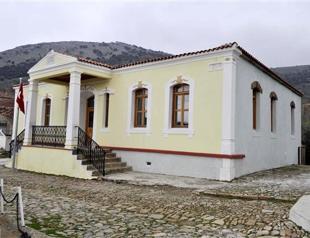 Turkish mayor invites Greek-origin citizens back to Aegean island