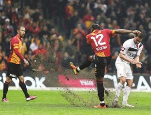 Galatasaray suffers pitch woes ahead of Real game