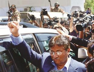 Angry lawyer throws shoe at Pakistan’s Musharraf