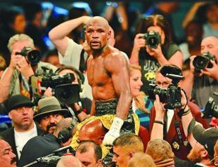 Mayweather beats Guerrero to retain title