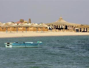Booze and bikinis are welcome in Egypt, says tourism minister