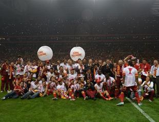 Lions of Galatasaray crowned champions after dominant victory