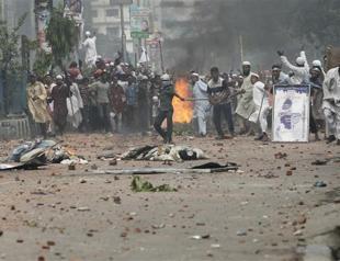 32 dead as Bangladesh Islamists demand blasphemy law