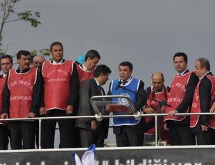 115,000 workers mull strike at top metal sector companies