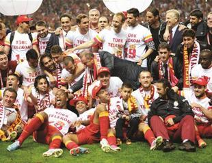 Lions enjoy title but delay frenzy until end of season