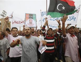 Libya defence minister quits over siege of ministries by gunmen